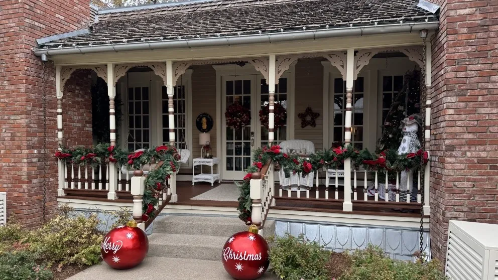 Chestnut Square Holiday Tour of Homes, photo 1 of 2