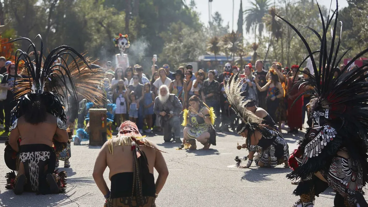 Dia de los Muertos at Hollywood Forever, photo 1 of 5