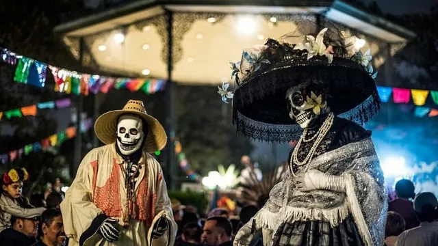 Dia de los Muertos on Olvera Street