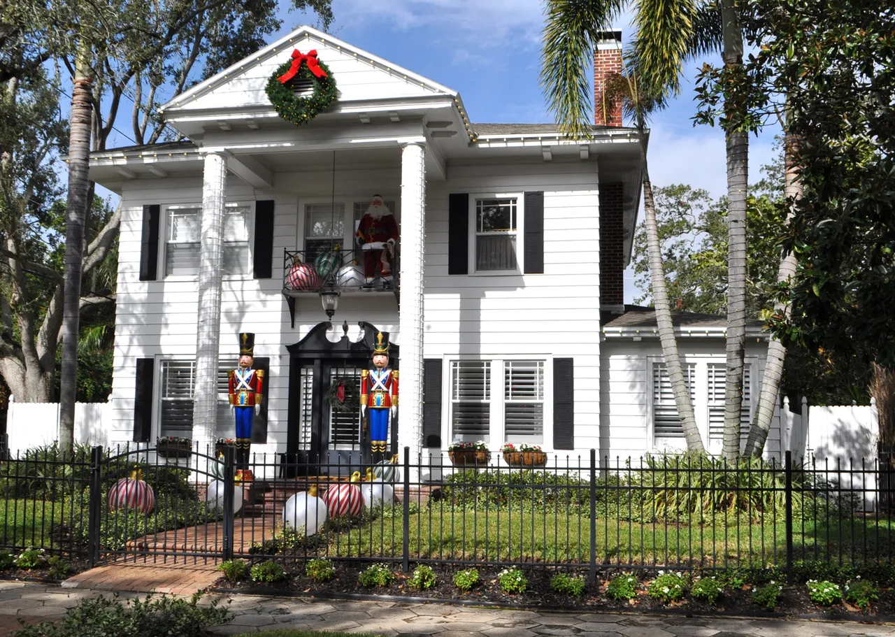 Historic Old Northeast Candlelight Tour of Homes