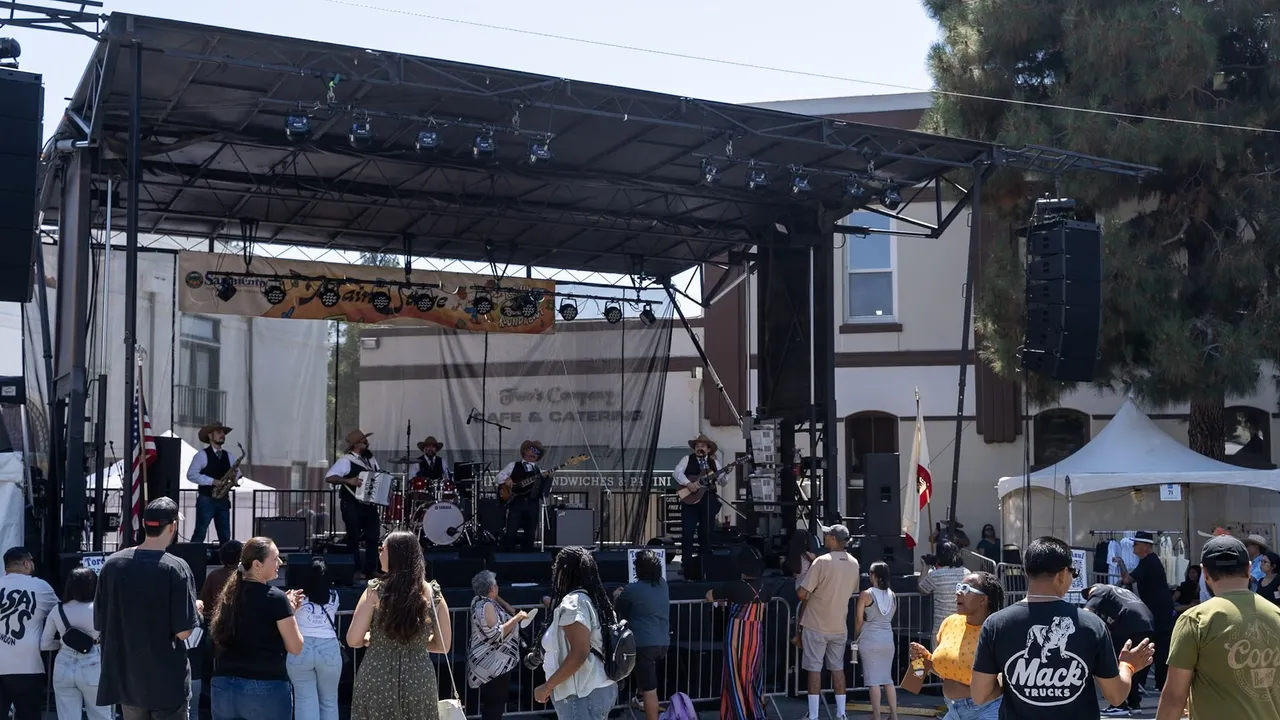 Orange International Street Fair, photo 1 of 5
