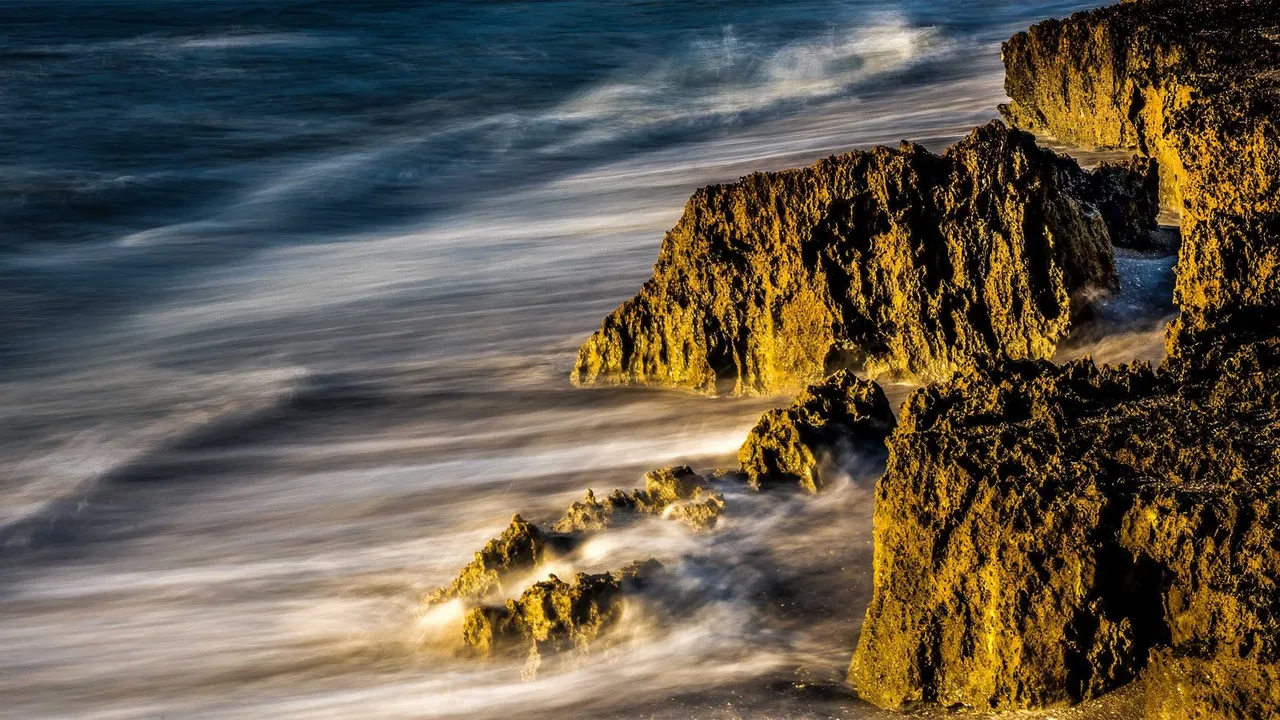 Blowing Rocks Preserve
