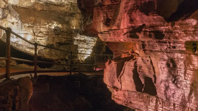 Howe Caverns