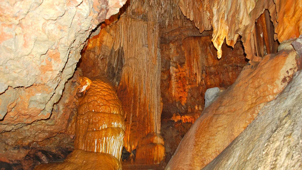 Meramec Caverns