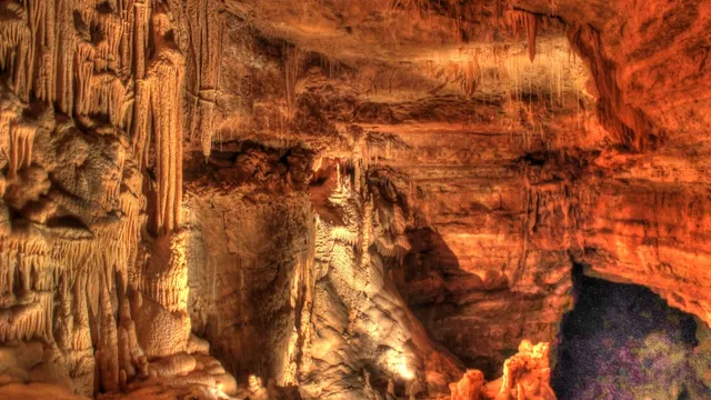 Natural Bridge Caverns